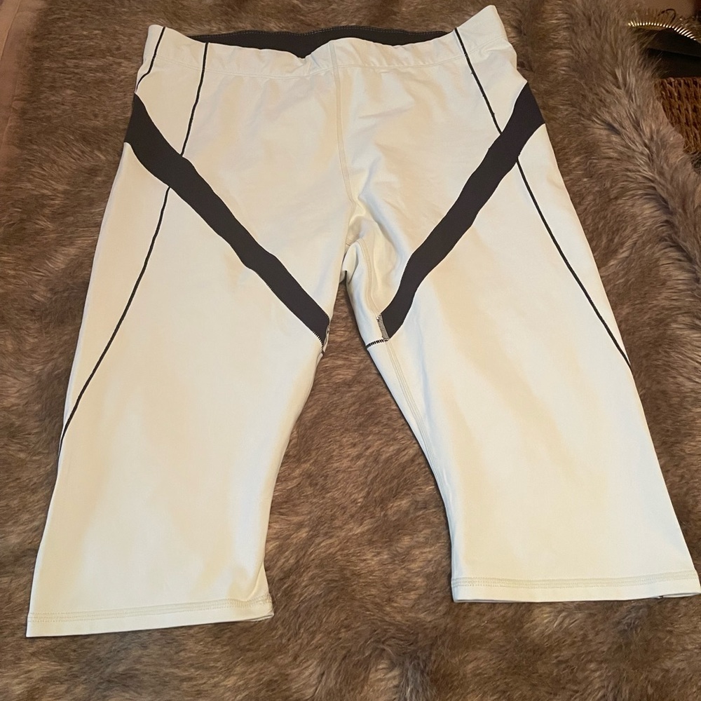 Pre-Owned Cropped Fablectic Athletic Leggings